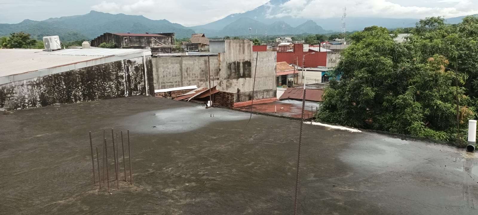 Terrace without perimeter wall