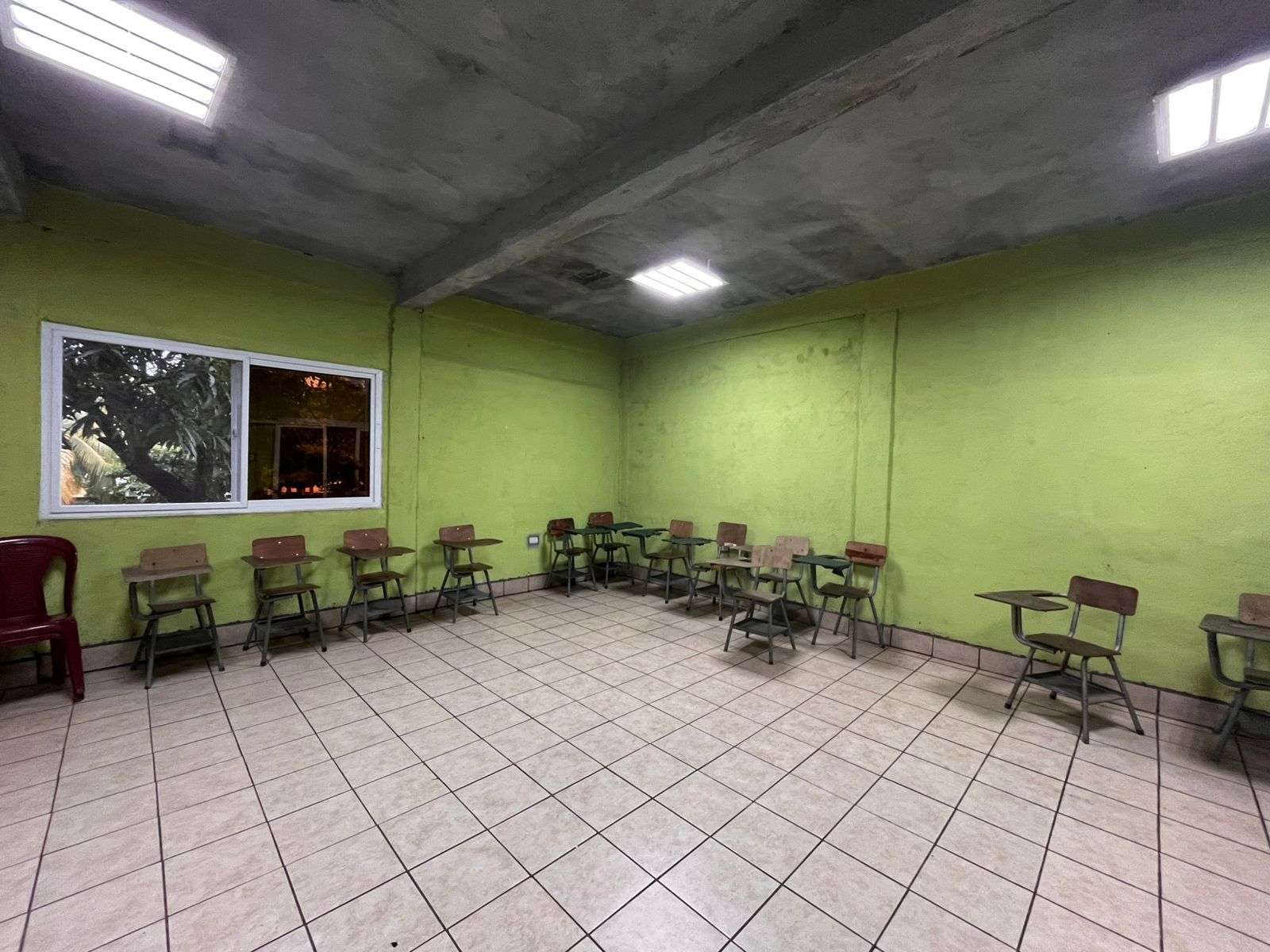 other classrooms with lighting but without ventilation