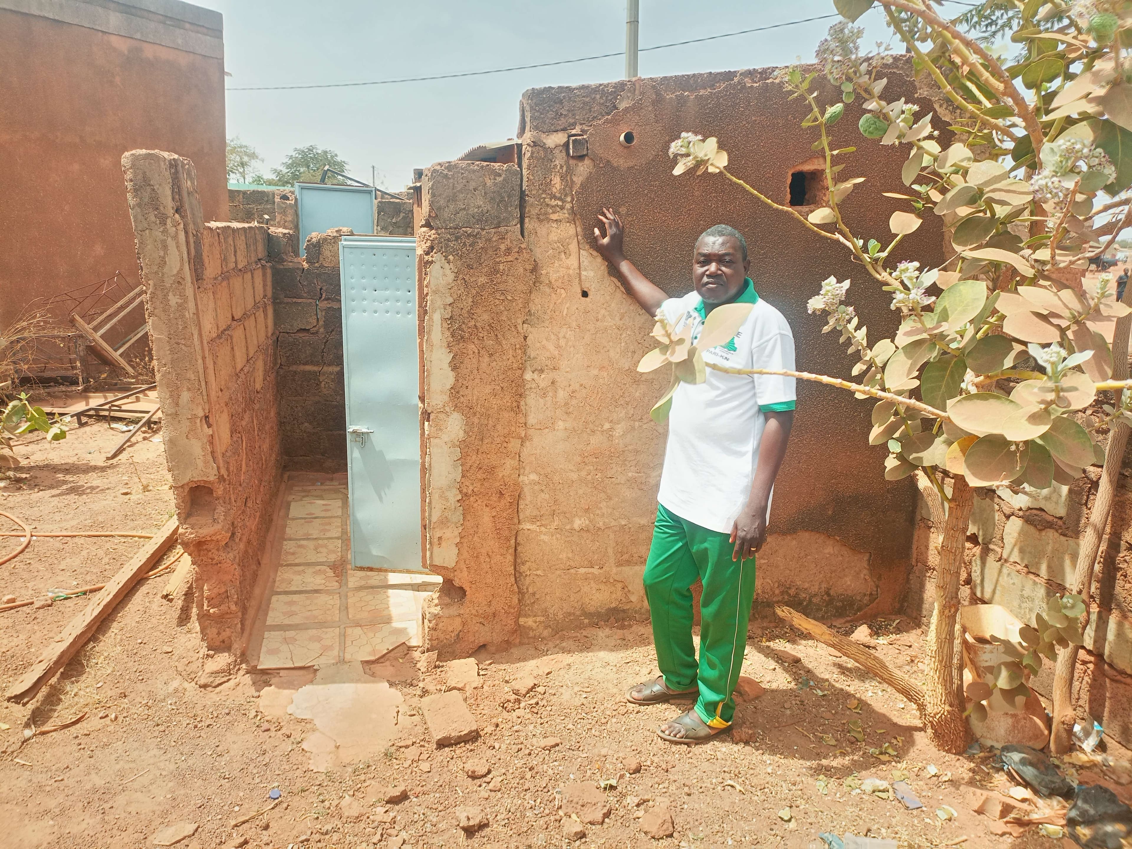 The 4-cabin latrines to be rebuilt