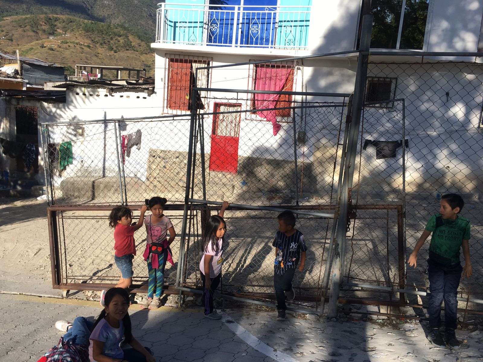 Mesh gate that is vulnerable