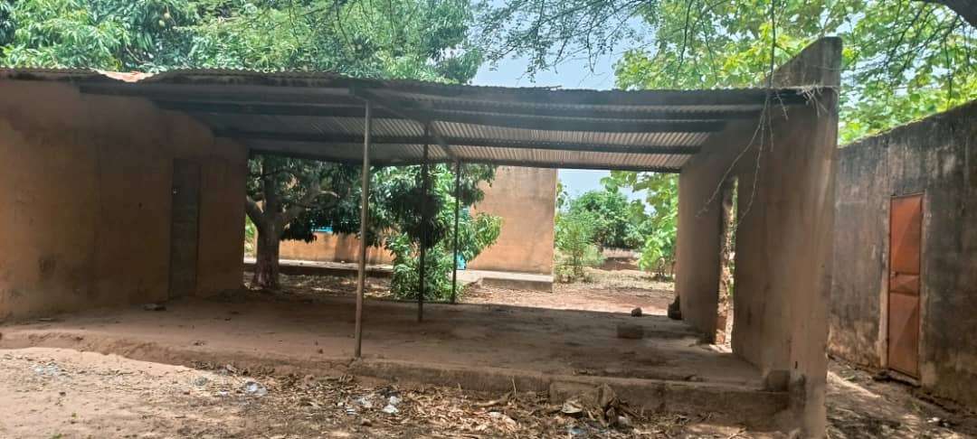 The shed used for washing mangoes