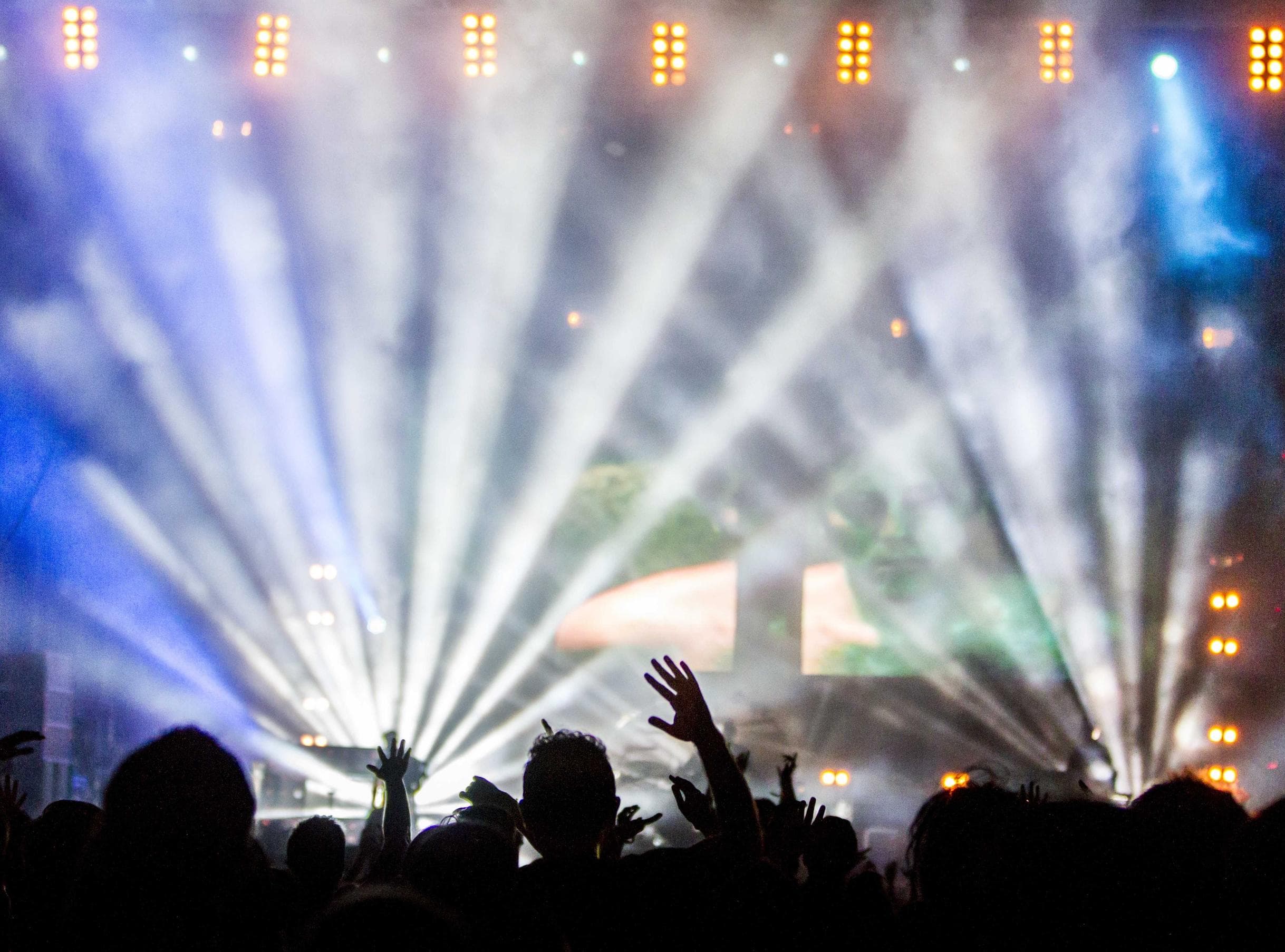 Adhuc et arto decretum.